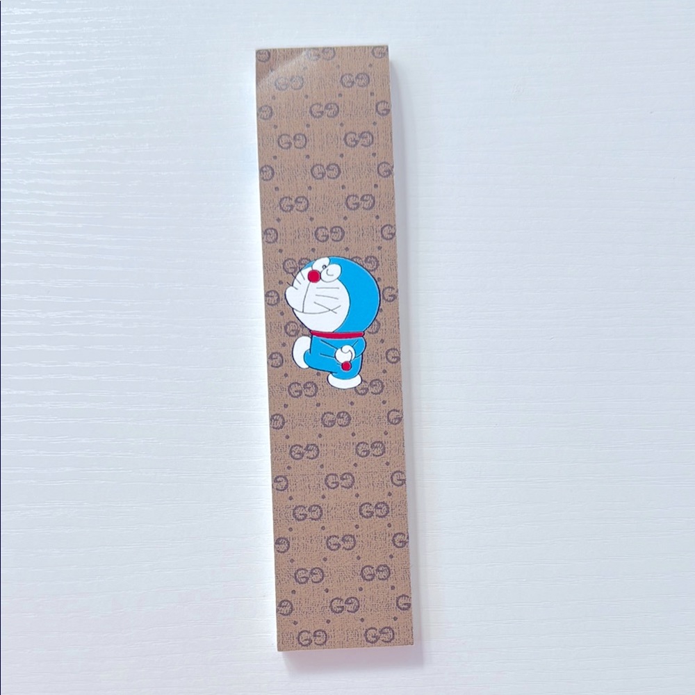 Gucci Notepad Brown and unbranded gold pen in case. Features a playful pattern.